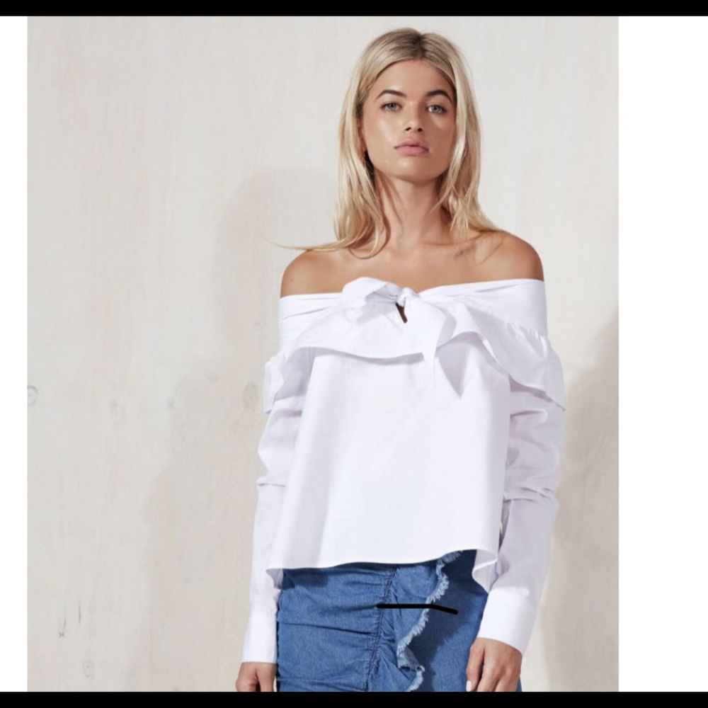 The fifth label white paper top NWT